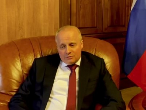 Посол РФ в Армении читает стихотворение Аветика Исаакяна